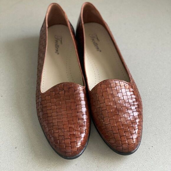 Trotters Women's Leather Liz Almond-Toe Cognac Loafer, Size 11 Narrow - Picture 2 of 8